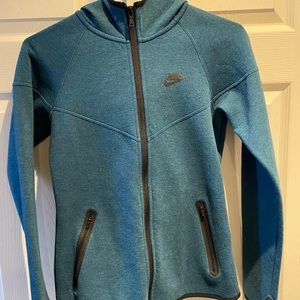 Nike tech fleece sweater